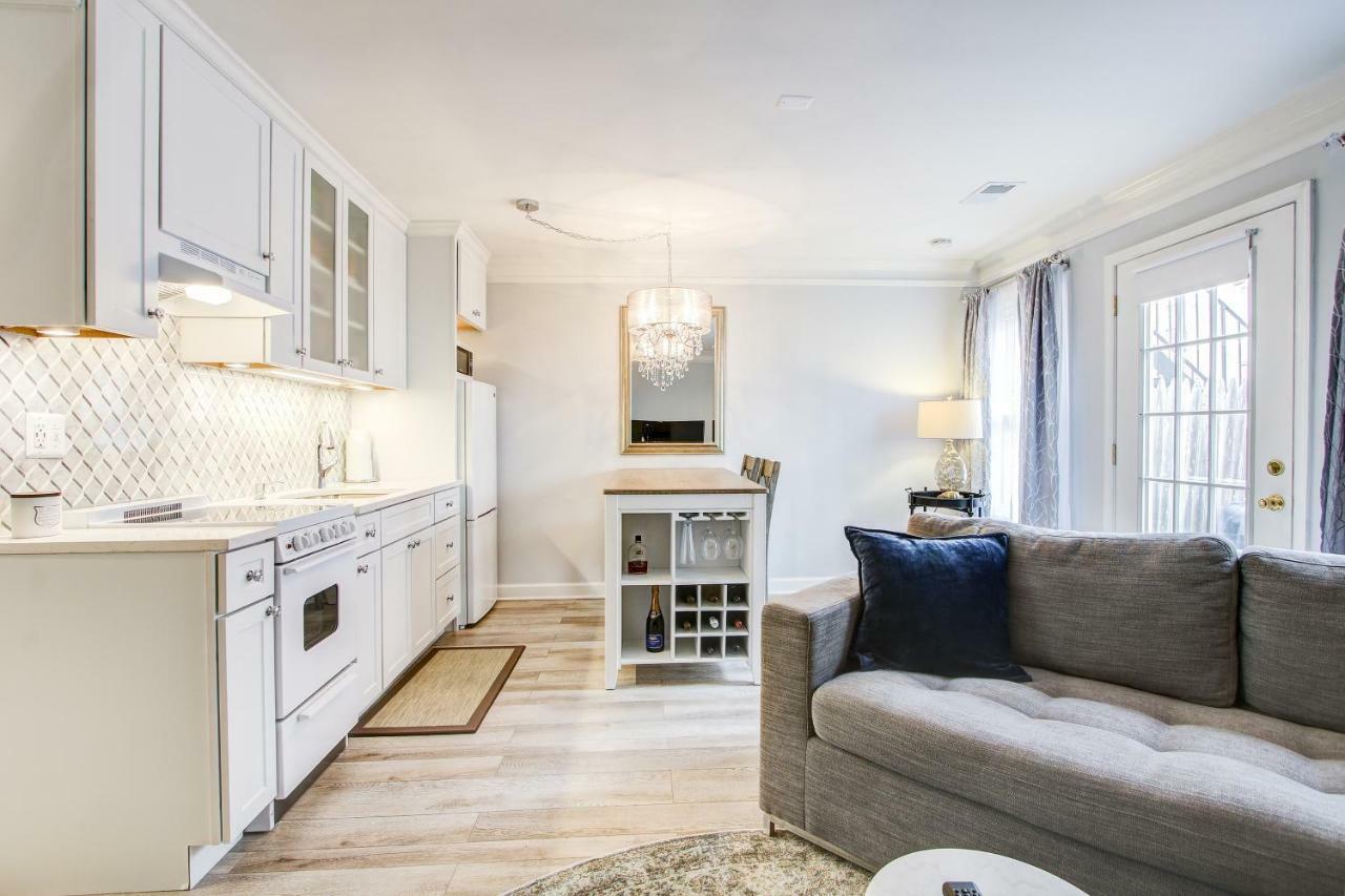 Apartment Chic -- Your Walkable, Capitol Hill Away From Home!